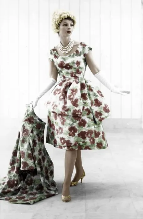 Framed Print : Fashion of the fifties, historical photo Framed Print : Fashion of the fifties, historical photo