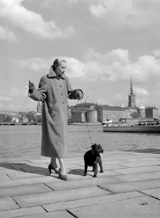 Framed Print : Fashionable in the 1950s. A young woman wears a typical 1950s coat