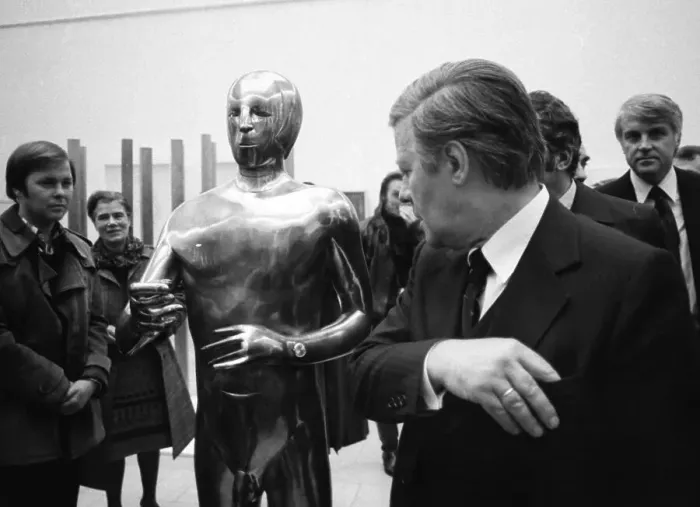 Framed Print : Federal Chancellor Helmut Schmidt opened an art exhibition at the Ostwallmuseum in Dortmund on 11