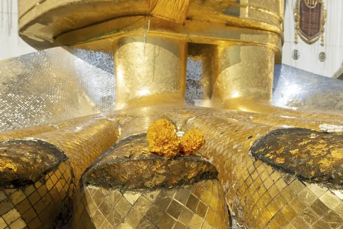 Framed Print : Feet of a 32 metre high standing Buddha decorated with glass mosaics and 24-carat gold
