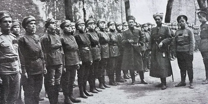 Framed Print : Female battalion reviewed by the general Polovtzef