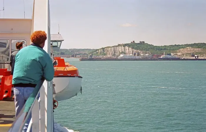 Framed Print : Ferry approaching Dover, castle Framed Print : Ferry approaching Dover, castle