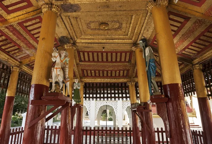 Framed Print : Figures in a Tazaung in the Shwezigon Pagoda