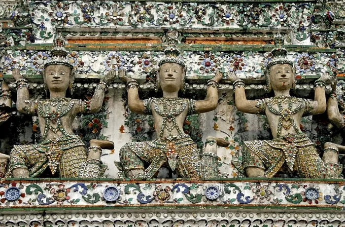 Framed Print : Figures, Wat Arun, Temple of the Dawn