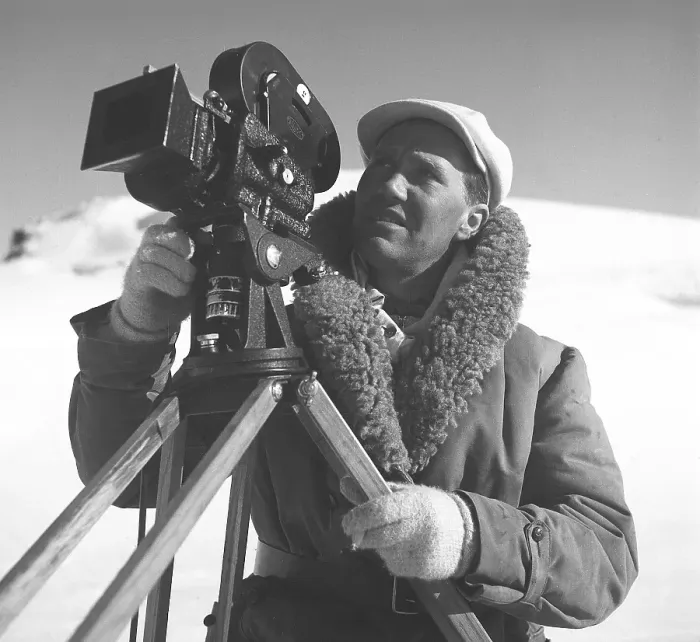 Framed Print : Filming in the 1940s. Rolf Husberg. Swedish film director. (1908-1998). Here photographed by a film camera on a tripod during the shooting of the film In Life and Death. The film was shot in the wilderness of Lapland in the snowy mountains Framed Print : Filming in the 1940s. Rolf Husberg. Swedish film director. (1908-1998). Here photographed by a film camera on a tripod during the shooting of the film In Life and Death. The film was shot in the wilderness of Lapland in the snowy mountains