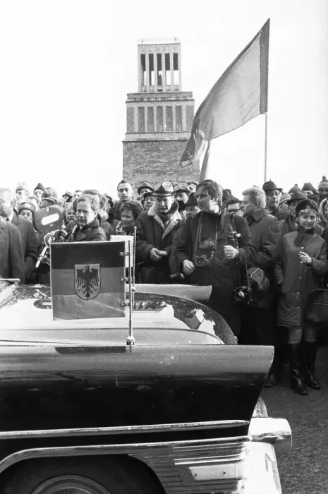 Framed Print : The first meeting of Willy Brandt (Chancellor of the FRG) and Willi Stoph (MP of the GDR) Framed Print : The first meeting of Willy Brandt (Chancellor of the FRG) and Willi Stoph (MP of the GDR)