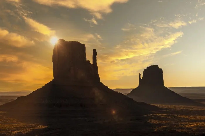 Framed Print : First pink sunrise lights at Monument Valley in the beautiful August sunrise