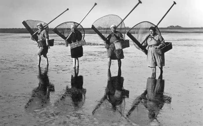 Framed Print : Four fisherwomen, historical image, ca. 1930