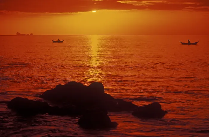 Framed Print : Fishing boats at sunset, silhouettes Framed Print : Fishing boats at sunset, silhouettes