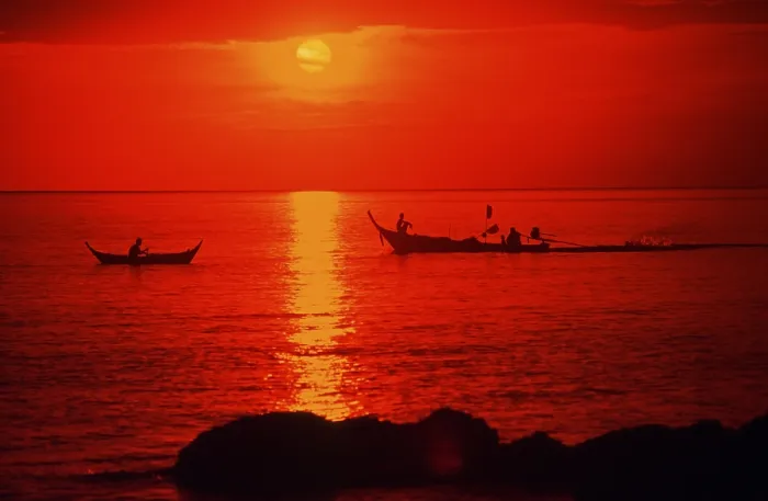 Framed Print : Fishing boats at sunset, silhouettes Framed Print : Fishing boats at sunset, silhouettes
