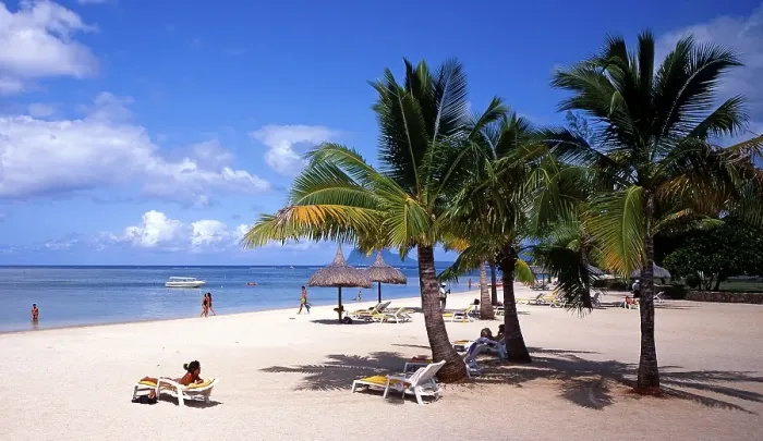 Framed Print : Flic en Flac, beach at the Sofitel Imperial Hotel, palm trees, holidaymakers, Mauritius Island, Indian Ocean