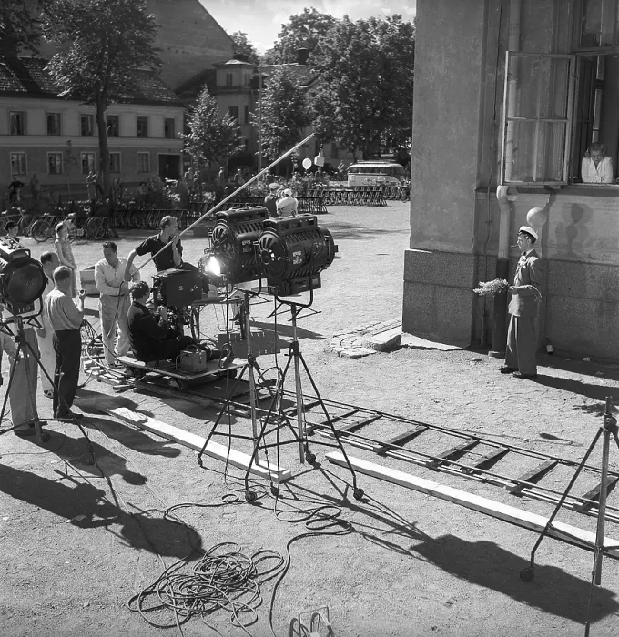 Framed Print : Foer min heta ungdoms skull 1952. Drama film directed by Arne Mattsson. The picture shows filming in Uppsala. To the right is Nils Hallberg in the role of Kuno Andersson student watching as actor Erik Bullen Berglund passes by