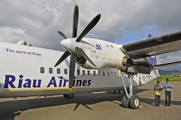 Framed Print : Fokker 50 turboprop, prop jet of the former Riau Airlines, arriving in Labuhan Bajo, Flores, Indonesia, Asia