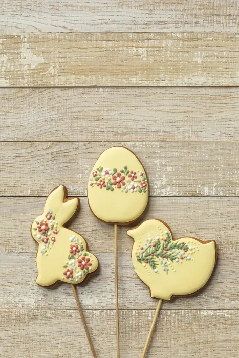Framed Print : Food, Easter icing cookies. Sweet food and Easter holiday concept