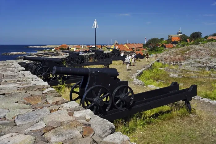 Framed Print : Fortress with cannons, Pea Islands Framed Print : Fortress with cannons, Pea Islands