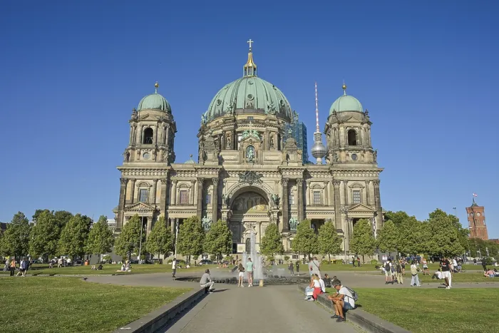 Framed Print : Fountain, Berlin Cathedral, Lustgarten