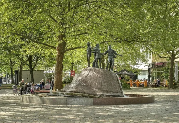 Framed Print : Fountain, Dance on the volcano