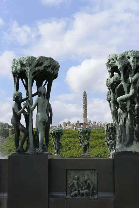 Framed Print : Fountain figures and monolith, Vigelandpark in Frognerpark