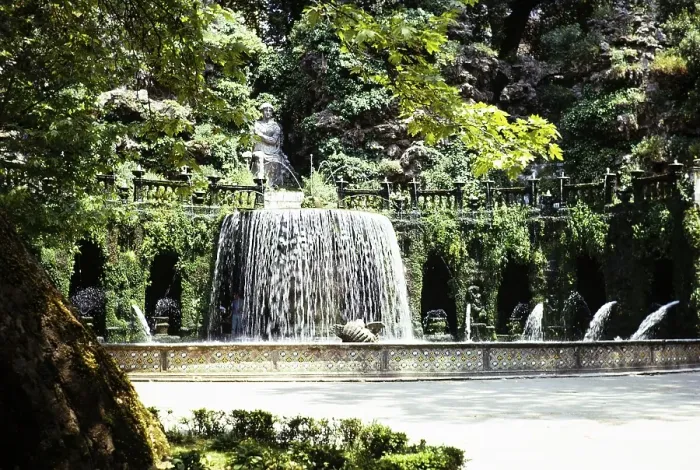 Framed Print : Fountains at Villa D'Este, 16th century villa in Tivoli, Rome, Italy 1974