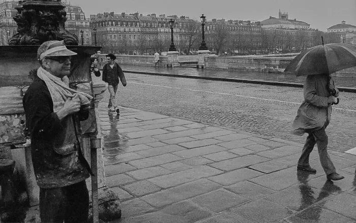 Framed Print : France, Paris, 22.03.1990, on the Pont Neuf Paris in the rain Framed Print : France, Paris, 22.03.1990, on the Pont Neuf Paris in the rain