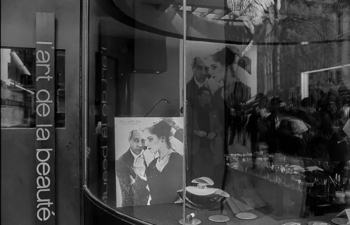 Framed Print : France, Paris, 24.03.1990, shop window