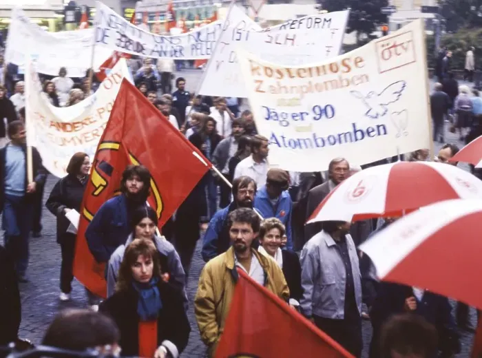 Framed Print : Frankfurt / M. Peace relay against armament and nuclear weapons