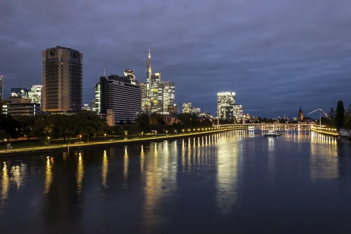 Framed Print : Frankfurt skyline in the evening