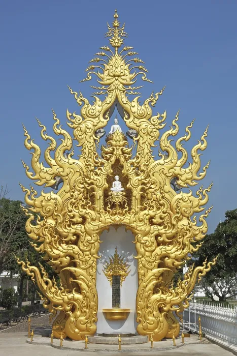 Framed Print : A free-standing chapel with statues of Buddha