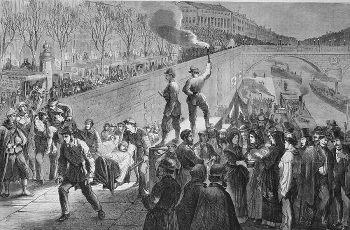 Framed Print : French wounded at the Quai de la Medisserie in Paris
