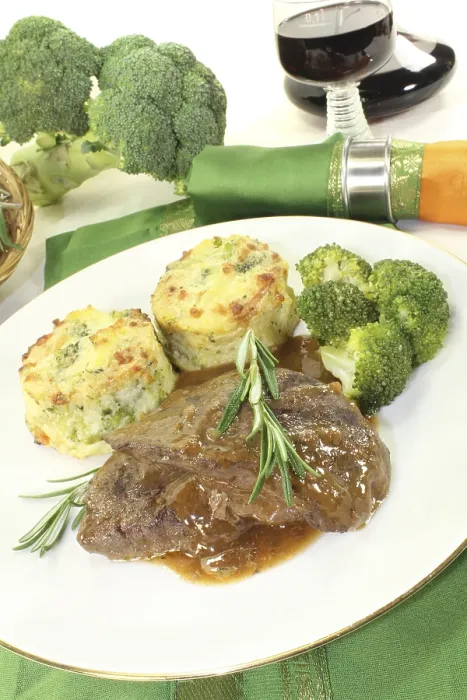 Framed Print : Freshly cooked venison medallions with potato gratin