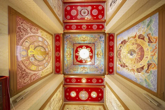 Framed Print : Frog's-eye view: Art gallery with an exhibition of non-traditional artworks