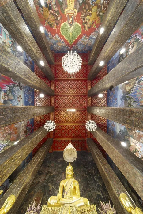 Framed Print : Frog's-eye view: coffered ceiling and golden Buddha statue