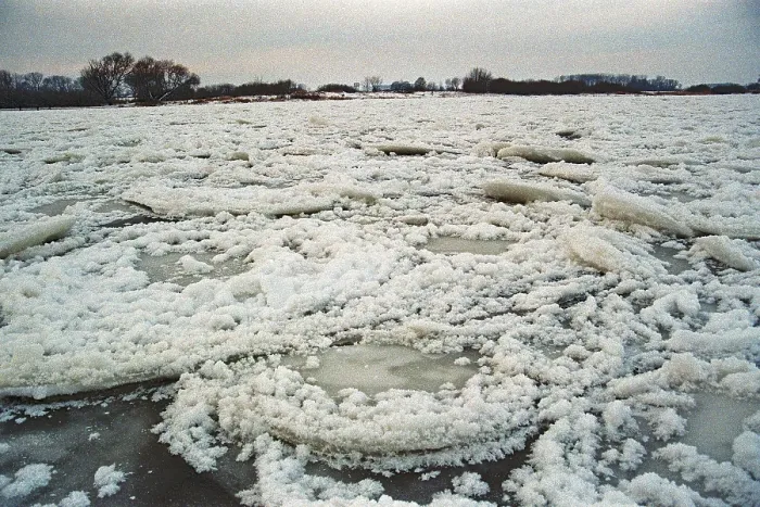 Framed Print : Frozen Elbe, Eisschollen, Bleckede Framed Print : Frozen Elbe, Eisschollen, Bleckede