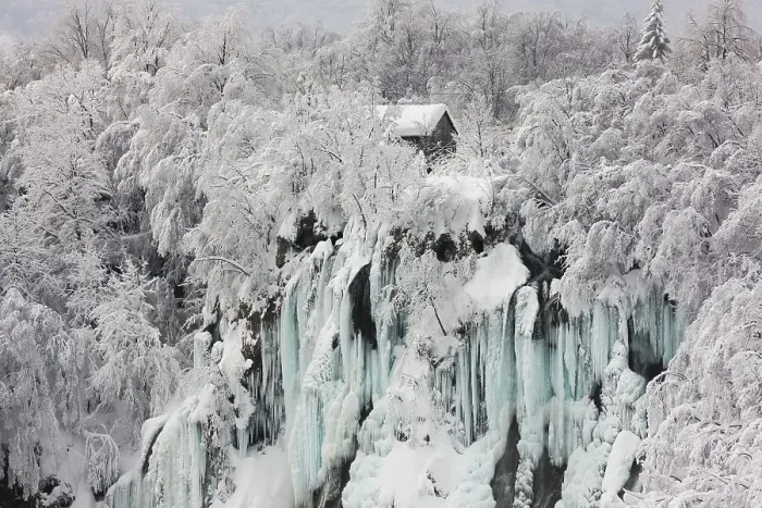 Framed Print : Frozen Waterfall, Plitvice Lakes National Park