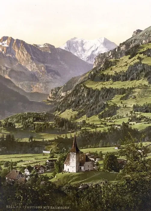 Framed Print : Frutigen und Balmhorn, ein Gemeinde im Berner Oberland im Kanton Bern in der Schweiz