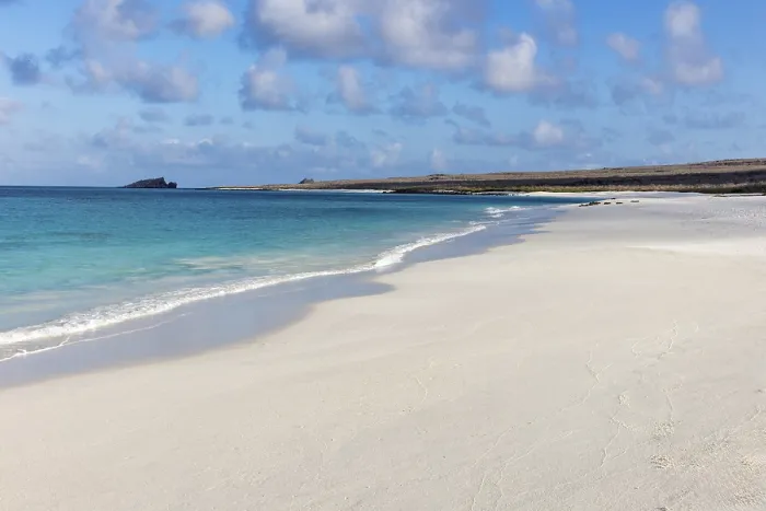 Framed Print : Gardner Bay beach, Isla Espanola