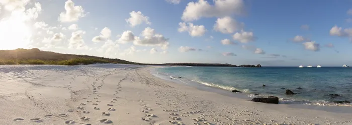 Framed Print : Gardner Bay beach, Isla Espanola