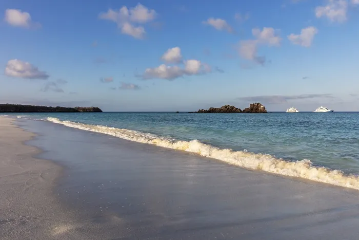 Framed Print : Gardner Bay beach, Isla Espanola