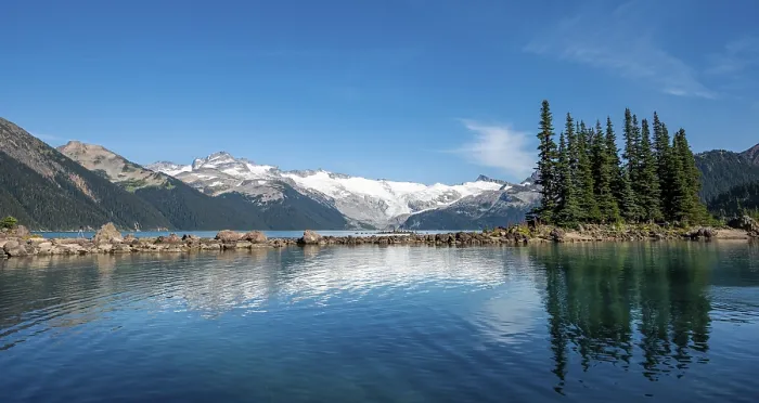 Framed Print : Garibaldi Lake, mountains reflected in turquoise glacial lake