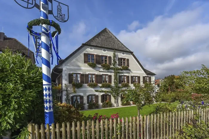 Framed Print : Gasthaus zur Linde, Fraueninsel im Chiemsee