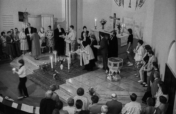 Framed Print : GDR, Berlin, 01. 09. 1989, Service in the Elias Church