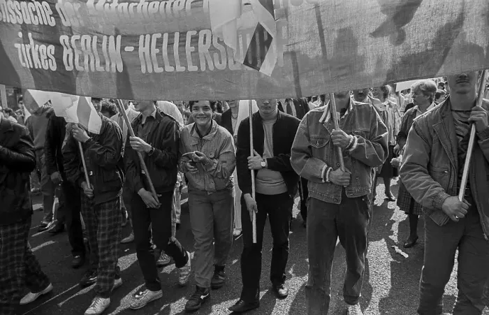 Framed Print : GDR, Berlin, 01.05.1988, 1 May demonstration in Karl-Marx-Allee