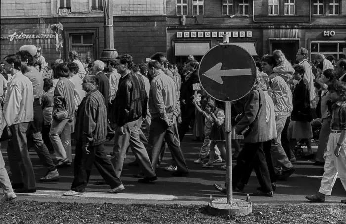 Framed Print : GDR, Berlin, 01.05.1988, 1st May demonstration in Karl-Marx-Allee