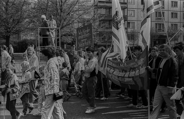 Framed Print : GDR, Berlin, 01.05.1988, 1st May demonstration in Karl-Marx-Allee