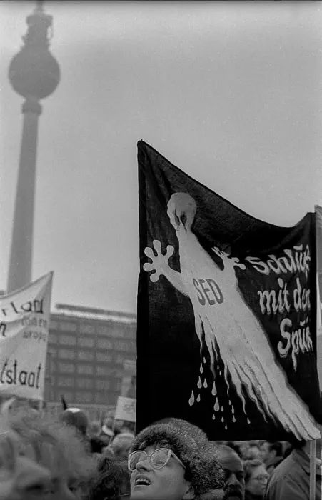 Framed Print : GDR, Berlin, 03.11.1989, 1st rally of the newly founded SPD Framed Print : GDR, Berlin, 03.11.1989, 1st rally of the newly founded SPD