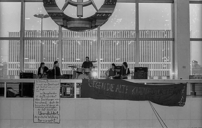 Framed Print : GDR, Berlin, 04.03.1990, demand for cultural use