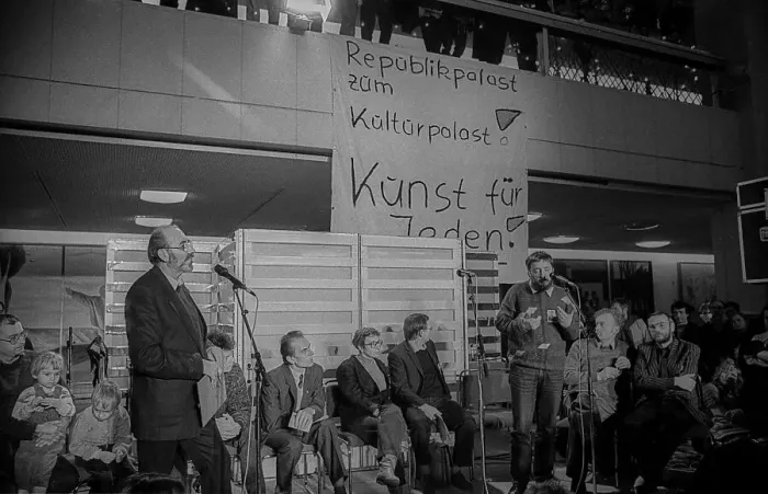 Framed Print : GDR, Berlin, 04.03.1990, demand for cultural use