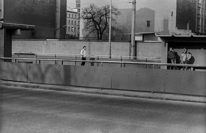 Framed Print : GDR, Berlin, 06. 02. 1989, tram stop Wilhelm-Pieck-Strasse (Torstrasse) Framed Print : GDR, Berlin, 06. 02. 1989, tram stop Wilhelm-Pieck-Strasse (Torstrasse)