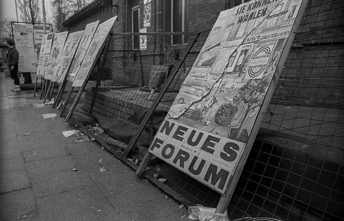 Framed Print : GDR, Berlin, 07.03.1990, election advertisement at Schoeneweide S-Bahn station