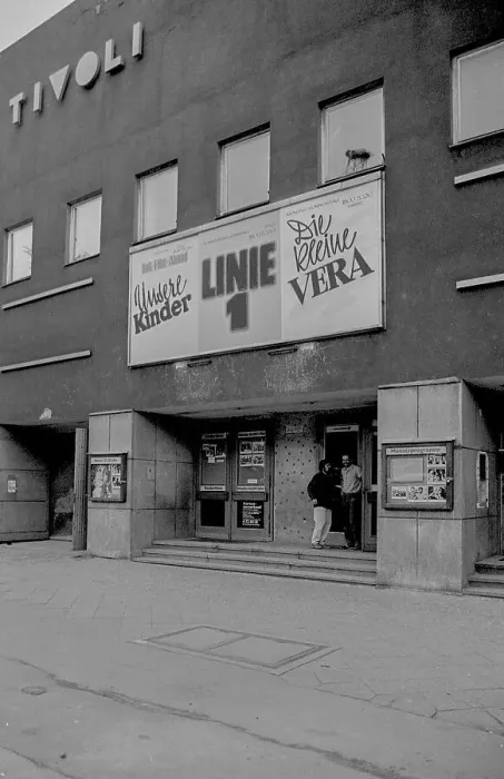 Framed Print : GDR, Berlin, 08.06.1990, Tivoli cinema